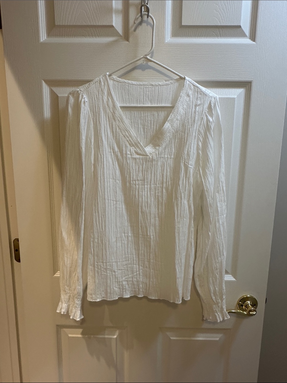 Amazon White V-Neck Long Sleeve Women's Blouse
